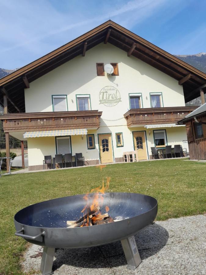 Landhaus Tirol Hotel Presseggersee Exterior photo